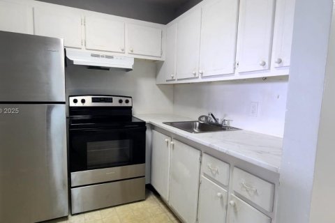 Condo in West Palm Beach, Florida, 1 bedroom  № 2081675 - photo 7