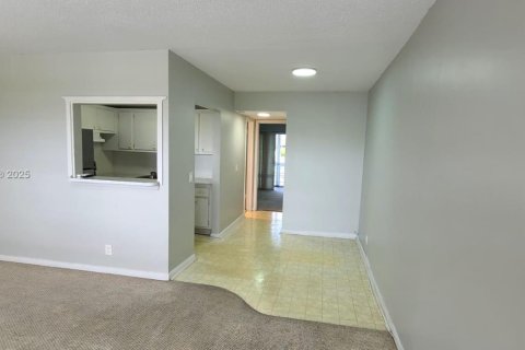 Condo in West Palm Beach, Florida, 1 bedroom  № 2081675 - photo 3