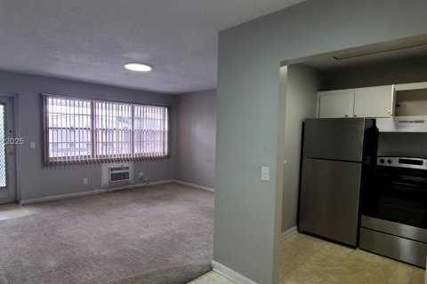 Condo in West Palm Beach, Florida, 1 bedroom  № 2081675 - photo 5