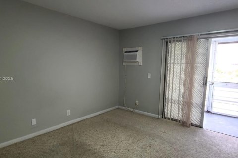 Condo in West Palm Beach, Florida, 1 bedroom  № 2081675 - photo 16