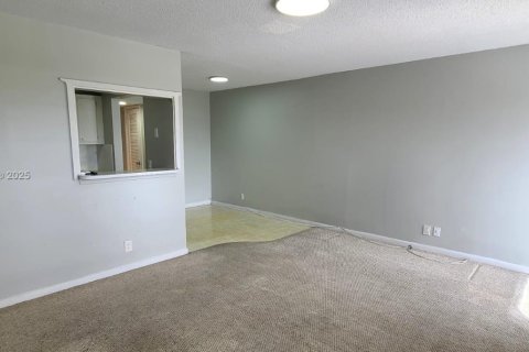 Condo in West Palm Beach, Florida, 1 bedroom  № 2081675 - photo 2