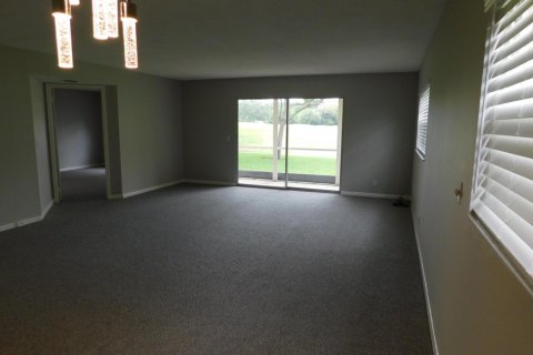 Condo in Pembroke Pines, Florida, 2 bedrooms  № 2083992 - photo 13