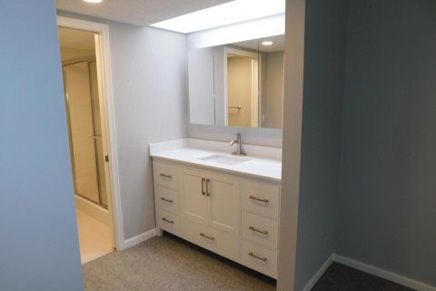 Condo in Pembroke Pines, Florida, 2 bedrooms  № 2083992 - photo 16