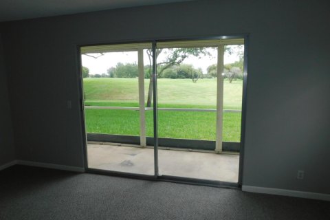 Condo in Pembroke Pines, Florida, 2 bedrooms  № 2083992 - photo 14