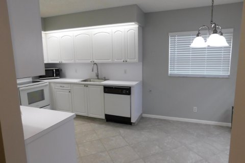 Condo in Pembroke Pines, Florida, 2 bedrooms  № 2083992 - photo 4