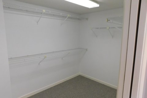 Condo in Pembroke Pines, Florida, 2 bedrooms  № 2083992 - photo 19