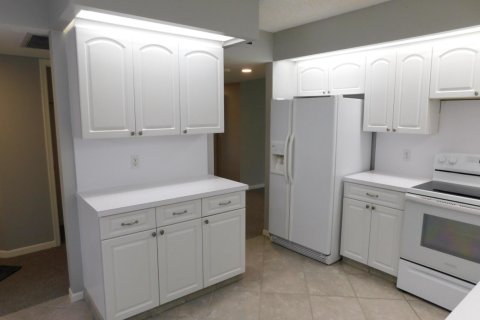 Condo in Pembroke Pines, Florida, 2 bedrooms  № 2083992 - photo 6