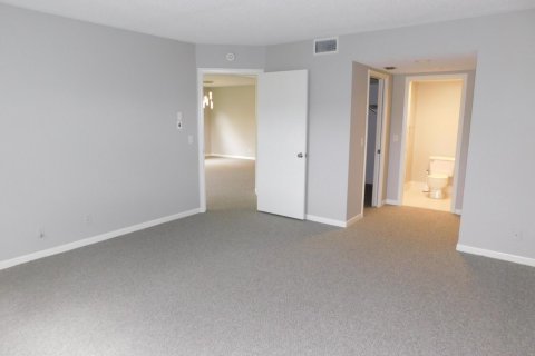 Condo in Pembroke Pines, Florida, 2 bedrooms  № 2083992 - photo 26