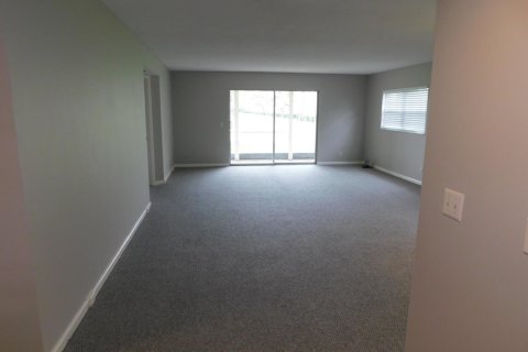 Condo in Pembroke Pines, Florida, 2 bedrooms  № 2083992 - photo 10
