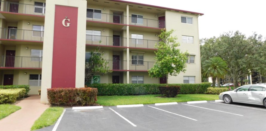 Condo in Pembroke Pines, Florida, 2 bedrooms  № 2083992