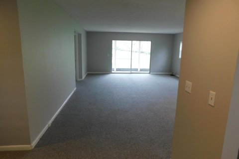Condo in Pembroke Pines, Florida, 2 bedrooms  № 2083992 - photo 8