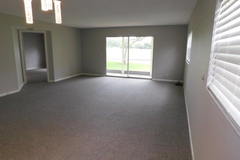 Condo in Pembroke Pines, Florida, 2 bedrooms  № 2083992 - photo 12