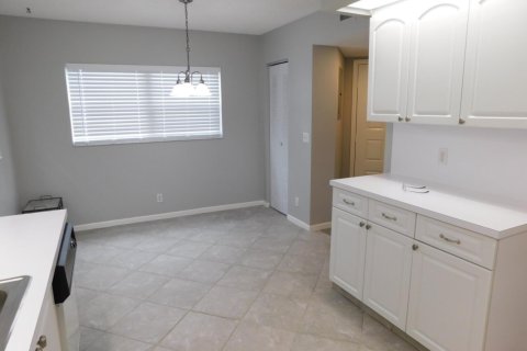 Condo in Pembroke Pines, Florida, 2 bedrooms  № 2083992 - photo 5