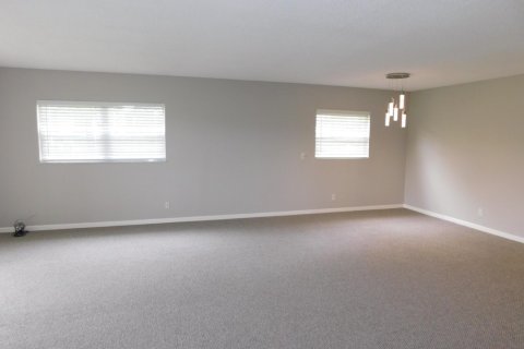 Condo in Pembroke Pines, Florida, 2 bedrooms  № 2083992 - photo 15