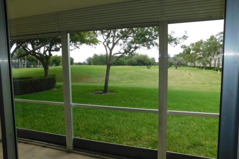 Condo in Pembroke Pines, Florida, 2 bedrooms  № 2083992 - photo 17