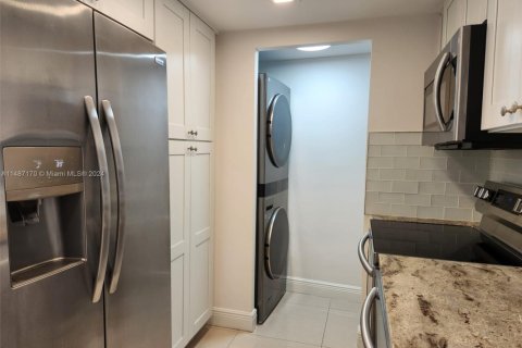 Condo in Coral Gables, Florida, 2 bedrooms  № 1705461 - photo 6