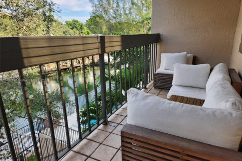 Condo in Coral Gables, Florida, 2 bedrooms  № 1705461 - photo 1