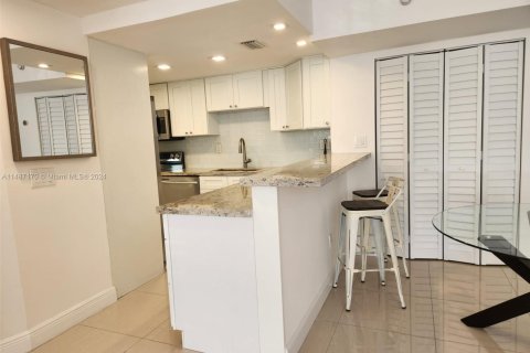 Condo in Coral Gables, Florida, 2 bedrooms  № 1705461 - photo 7
