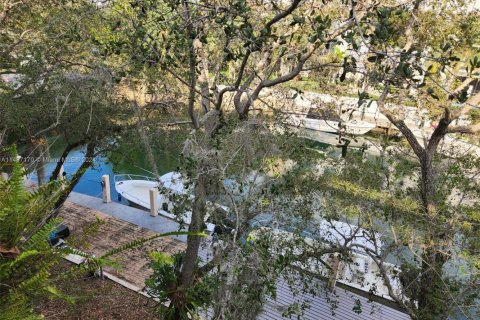 Condo in Coral Gables, Florida, 2 bedrooms  № 1705461 - photo 8