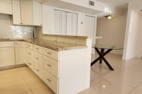 Condo in Coral Gables, Florida, 2 bedrooms  № 1705461 - photo 30