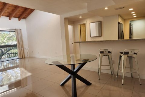 Condo in Coral Gables, Florida, 2 bedrooms  № 1705461 - photo 3