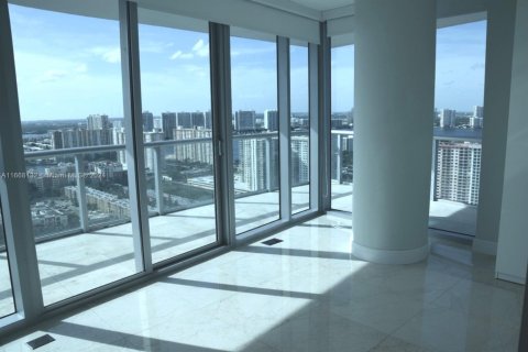 Condo in Sunny Isles Beach, Florida, 4 bedrooms  № 1710834 - photo 6