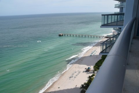 Condo in Sunny Isles Beach, Florida, 4 bedrooms  № 1710834 - photo 2