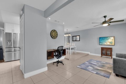 House in Cape Coral, Florida 3 bedrooms, 148.55 sq.m. № 1870907 - photo 2