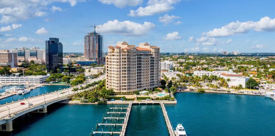 Condominio en West Palm Beach, Florida, 4 dormitorios  № 701913