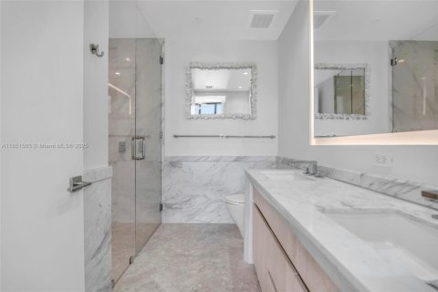Condo in Miami, Florida, 2 bedrooms  № 1880053 - photo 14