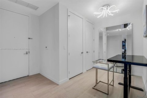 Condo in Miami, Florida, 2 bedrooms  № 1880053 - photo 20
