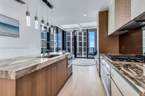 Condo in Miami, Florida, 2 bedrooms  № 1880053 - photo 5