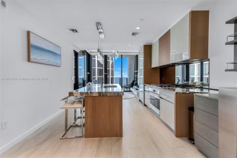 Condo in Miami, Florida, 2 bedrooms  № 1880053 - photo 4