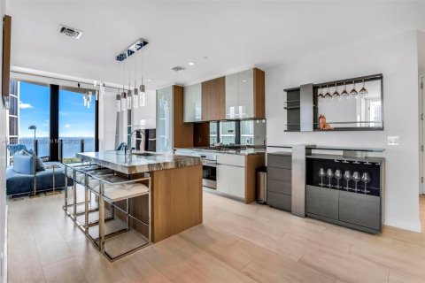 Condo in Miami, Florida, 2 bedrooms  № 1880053 - photo 1