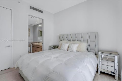 Condo in Miami, Florida, 2 bedrooms  № 1880053 - photo 12