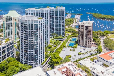 Condo in Miami, Florida, 2 bedrooms  № 1880053 - photo 24