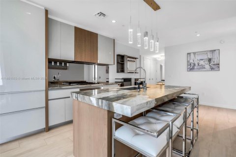 Condo in Miami, Florida, 2 bedrooms  № 1880053 - photo 6