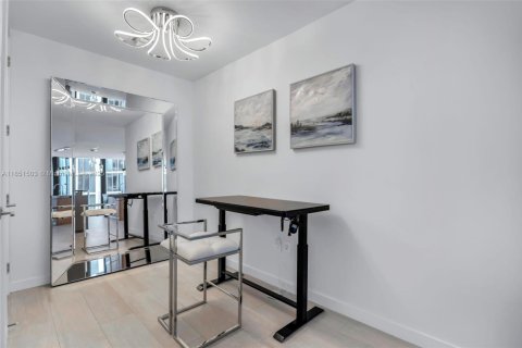 Condo in Miami, Florida, 2 bedrooms  № 1880053 - photo 19