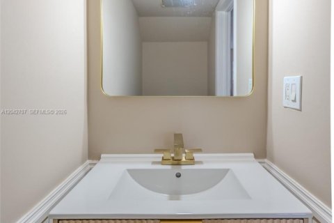 Condo in North Lauderdale, Florida, 2 bedrooms  № 2185155 - photo 3