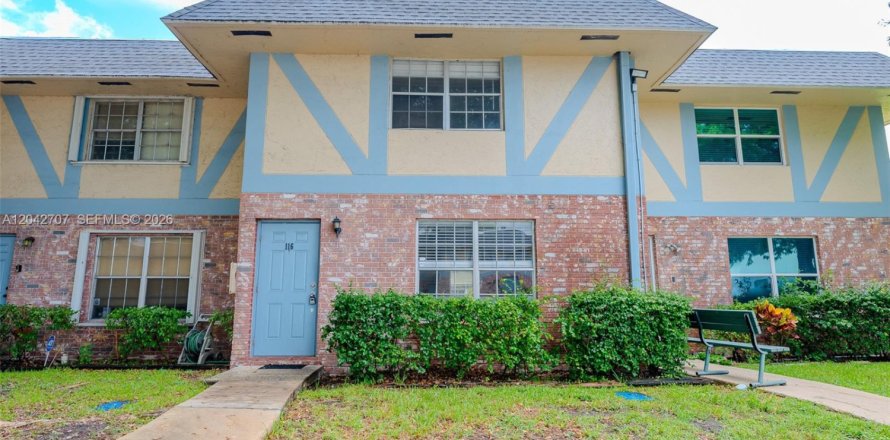 Condo in North Lauderdale, Florida, 2 bedrooms  № 2185155