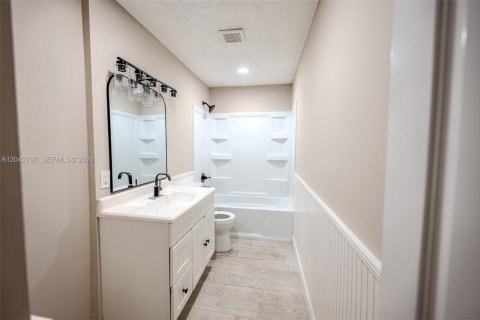 Condo in North Lauderdale, Florida, 2 bedrooms  № 2185155 - photo 6