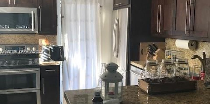 Appartement à Miami, Floride 3 chambres, 104.98 m2 № 1996517