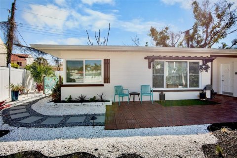 House in Sarasota, Florida 4 bedrooms, 115.76 sq.m. № 2097191