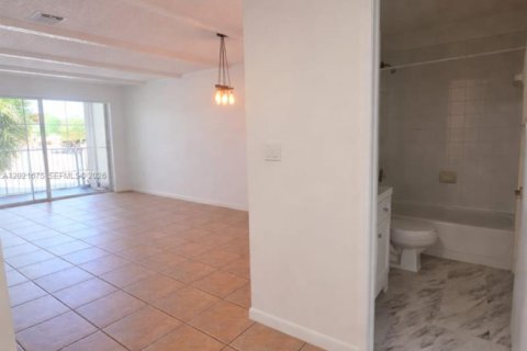 Copropriété à louer à Miami, Floride: 3 chambres, 104.05 m2 № 2086009 - photo 16