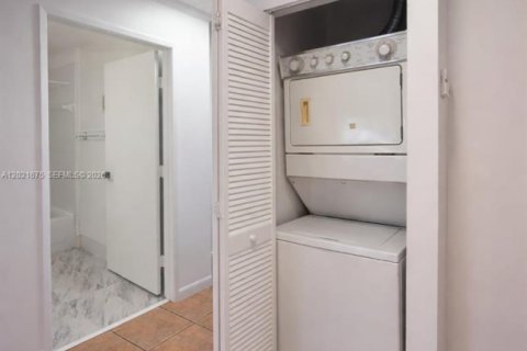 Copropriété à louer à Miami, Floride: 3 chambres, 104.05 m2 № 2086009 - photo 23