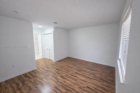 Copropriété à louer à Miami, Floride: 3 chambres, 104.05 m2 № 2086009 - photo 11