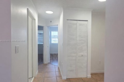 Copropriété à louer à Miami, Floride: 3 chambres, 104.05 m2 № 2086009 - photo 22