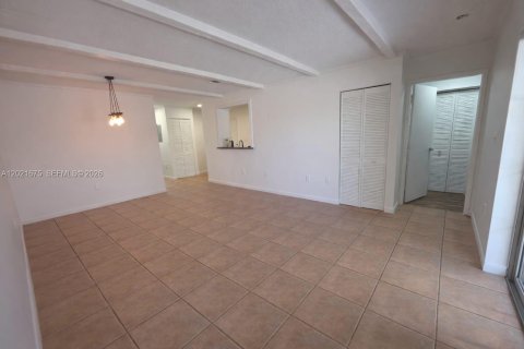 Copropriété à louer à Miami, Floride: 3 chambres, 104.05 m2 № 2086009 - photo 12
