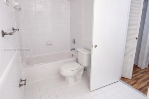 Copropriété à louer à Miami, Floride: 3 chambres, 104.05 m2 № 2086009 - photo 25