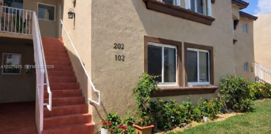 Condo à Miami, Floride, 3 chambres  № 2086009